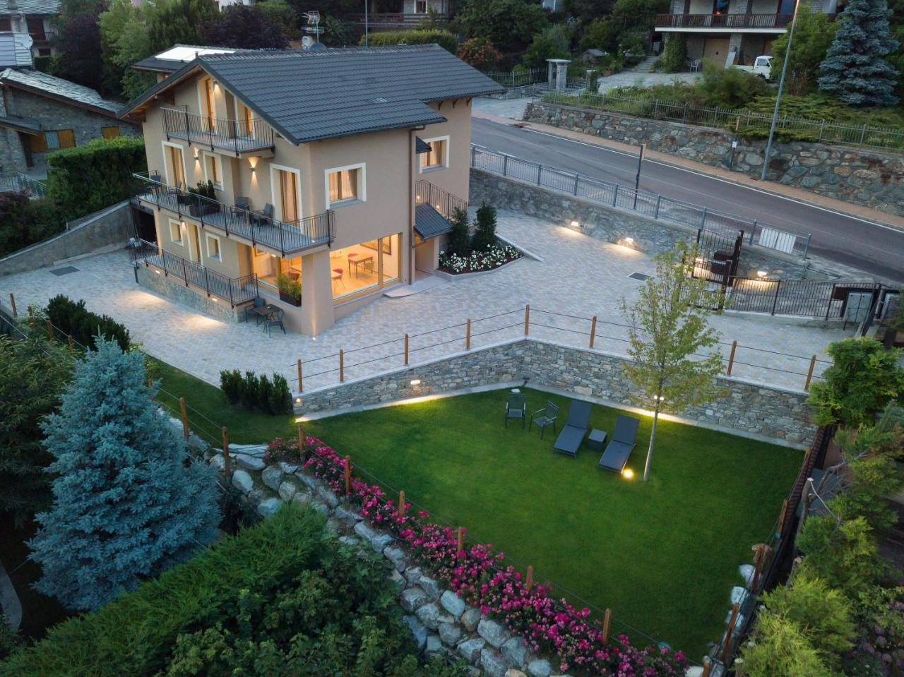 Le Petit Lievre Bed & Breakfast Aosta Exterior photo